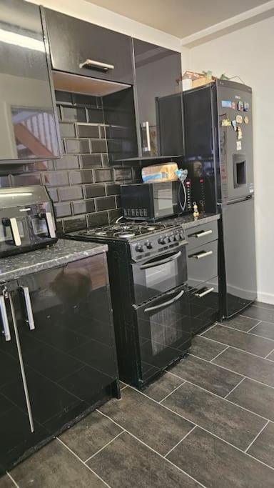 Open Planned Apartment Μπίρκενχεντ Εξωτερικό φωτογραφία